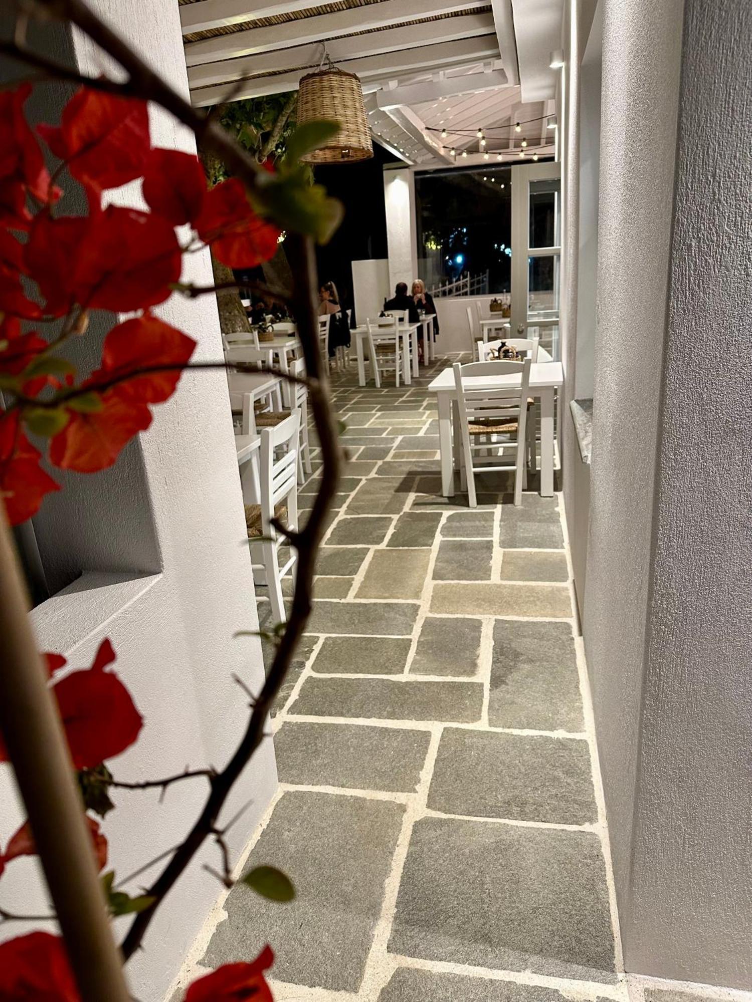 Paris Studios & Apartment Агия Параскеви Екстериор снимка